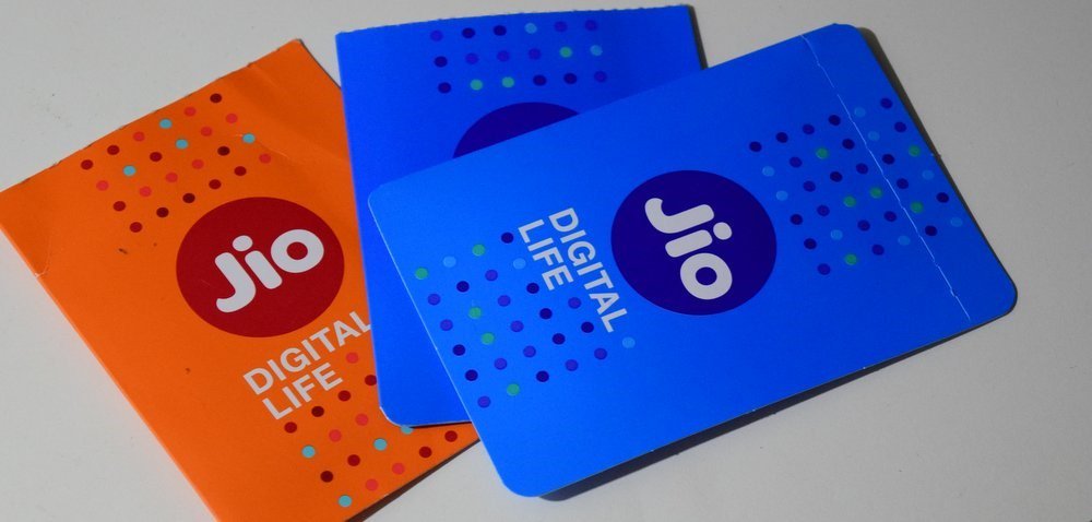 CNBCTV18Live's tweet photo. Reliance Jio exclusively partners with Screenz to create a digital engagement platform
@reliancejio https://t.co/p7ya0B8f7d