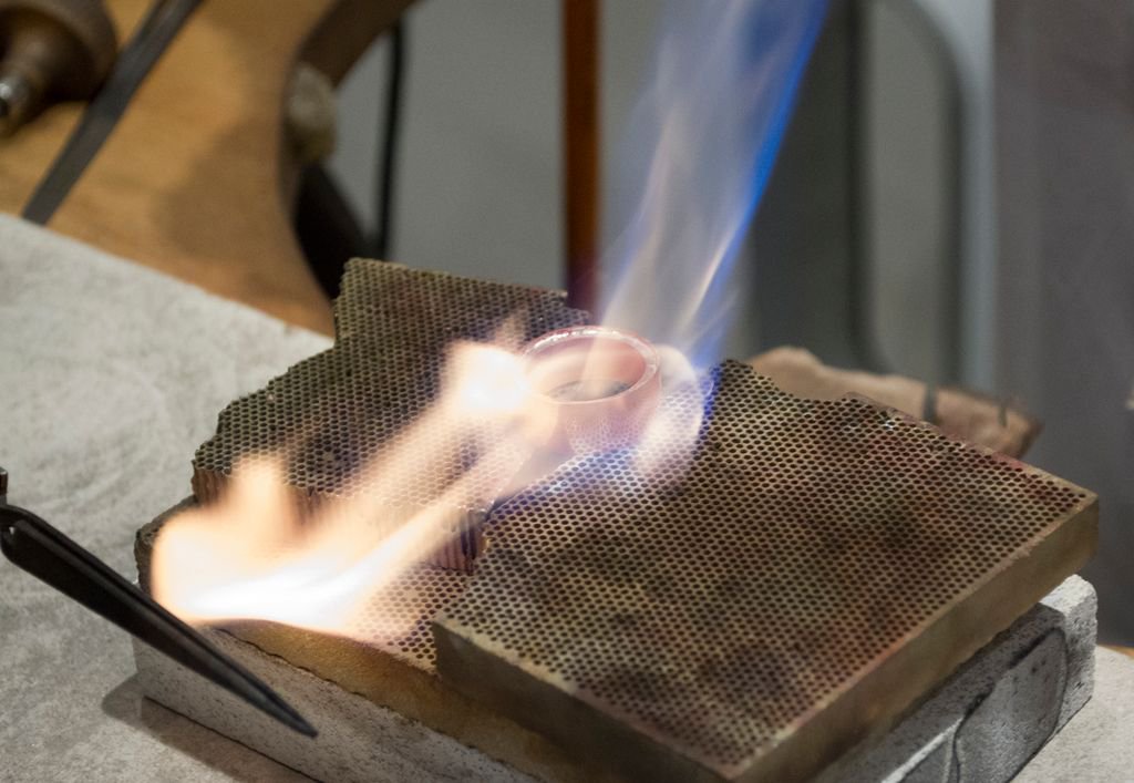 Don't miss our upcoming #MeetTheMaker sessions over at <a href="/Fortnums/">Fortnum & Mason</a> from now till the end of May. ⠀

See all events here > buff.ly/2Jo13VJ
⠀