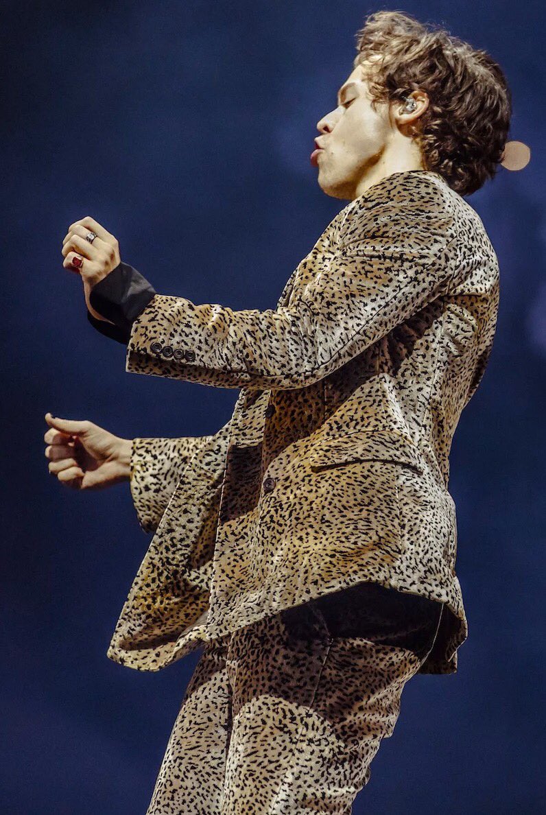 hq harry pics tweet media