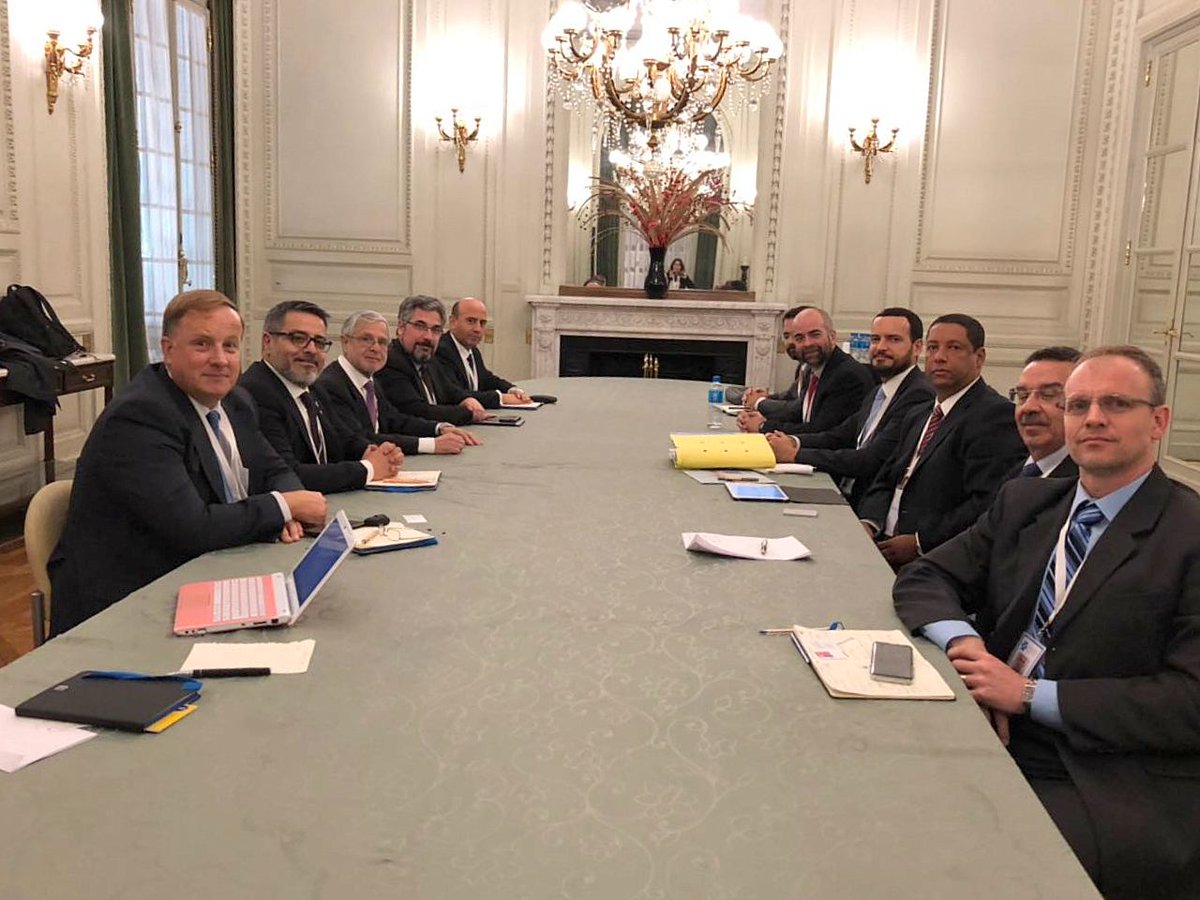 inach_gob's tweet photo. En el marco de la reunión consultiva #RCTA2018 se llevó a cabo una reunión bilateral en temática antártica entre Chile y Brasil @AntarcticTreaty @mleppe @Minrel_Chile 🇨🇱❄️🇧🇷 @evegaartigues @robertoampuero https://t.co/SFN8SoBFM7