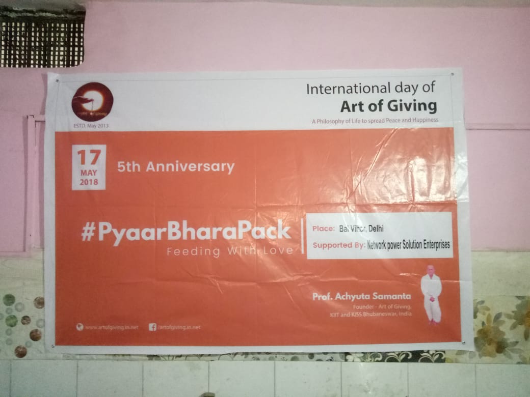 artofgiving_net's tweet photo. #PyaarBharaPack | Pyaar Bhara Pack! Meals distributed in an orphanage in Bal Vihar in Delhi to mark the occasion of International Day of Art of Giving.
Thanks to Pushpender Dixit and Kumkum Sharma
#ArtofGiving
#AchyutaSamanta
#AOG
#InternationalDayofArtofGiving
#BalVihar https://t.co/YNOzujoKdV