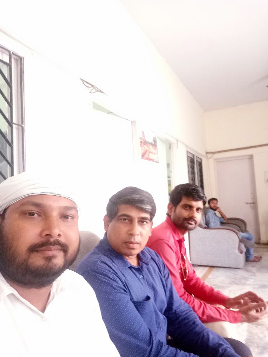 आज रात महाबहस में अनुदेशको का मुद्दा उठाने के लिए <a href="/Aamitabh2/">Amitabh Agnihotri</a> @Mahabahas <a href="/Sajidali_Journo/">Sajid Ali</a> जी आपको एवम समाजवादी पार्टी की तरफ से बड़े भाई <a href="/hafizgandhi/">Abdul Hafiz Gandhi (अब्दुल हफीज़ गाँधी )</a> जी को धन्यवाद!!
      धन्यवाद जो आप सबने अनुदेशको की पीड़ा को समझा