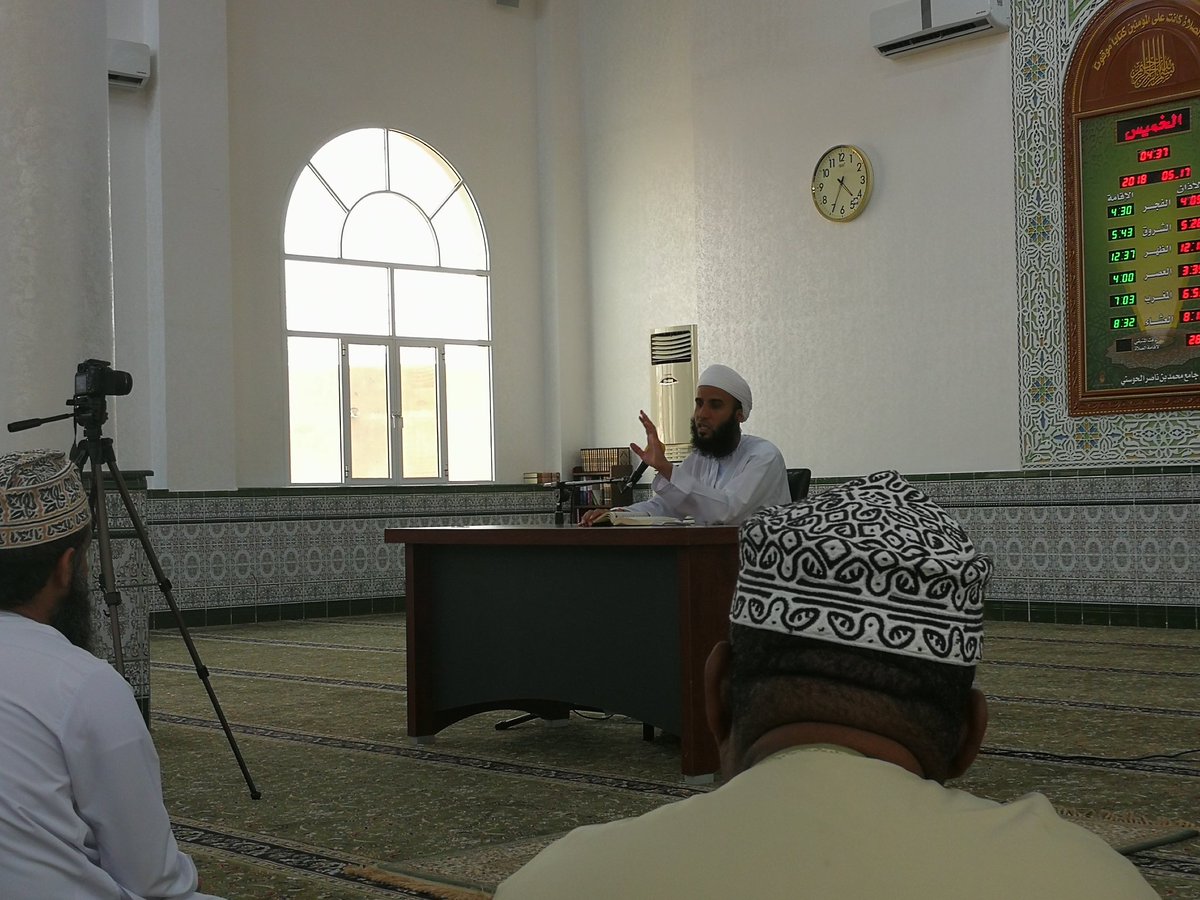 #يحدث_الآن 
محاضرة قيمة بعنوان مصطلحات و مفاهيم قرآنية للفاضل / ناصر بن محمد الحوسني ، بجامع محمد بن ناصر الحوسني - القصف .