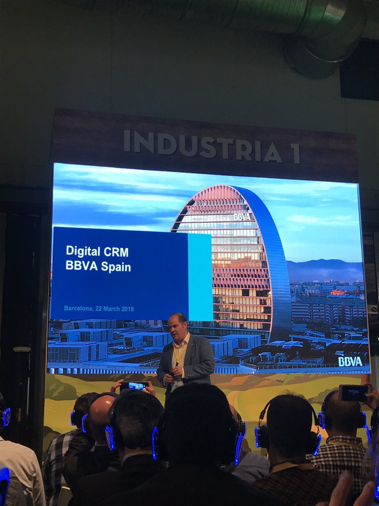 Driuribarris's tweet image. Gran sesión de #BBVA presentando parte de la estrategia de su transformación  Digital en #salesforceMAD @Salesforce