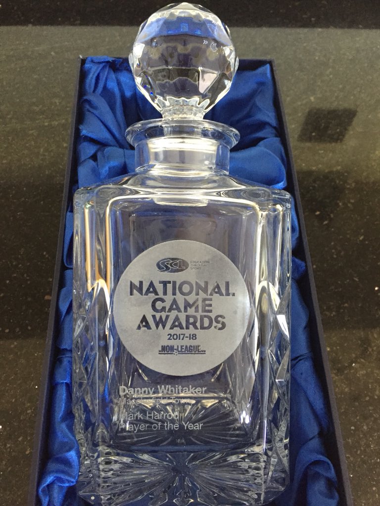 dan_whits10's tweet photo. Massive thanks to @NonLeaguePaper for there fantastic hospitality yesterday at the national game awards in London was a great honour &amp; privilege to b invited had a brilliant day, topped of by winning this beauty, #playeroftheyear   #notbadforanolden 👍🏻😁 https://t.co/LOzBtSVWy6