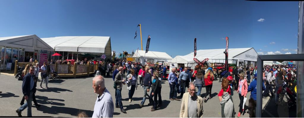 _allstarheating's tweet photo. Even these girls are feeling the heat @balmoralshow today 🔥🔥🌞 @EikonExhibition. What a great attendance so far today at a spectacular show! https://t.co/ynALIMVsNW
