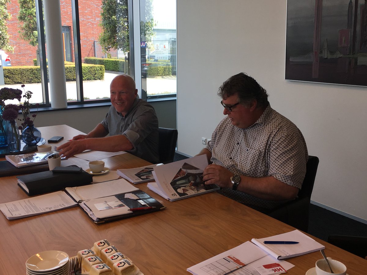 CONTRACT GETEKEND H&amp;K 📜- Gisteren is het contract getekend met H&amp;K Technische Groothandel in Zwolle. Dit betreft de bouw van een bedrijfspand inclusief een kantoor. Al met al wordt het een duurzaam, gecertificeerd gebouw.
We zien uit naar de samenwerking!#onzeinzetgaatverder