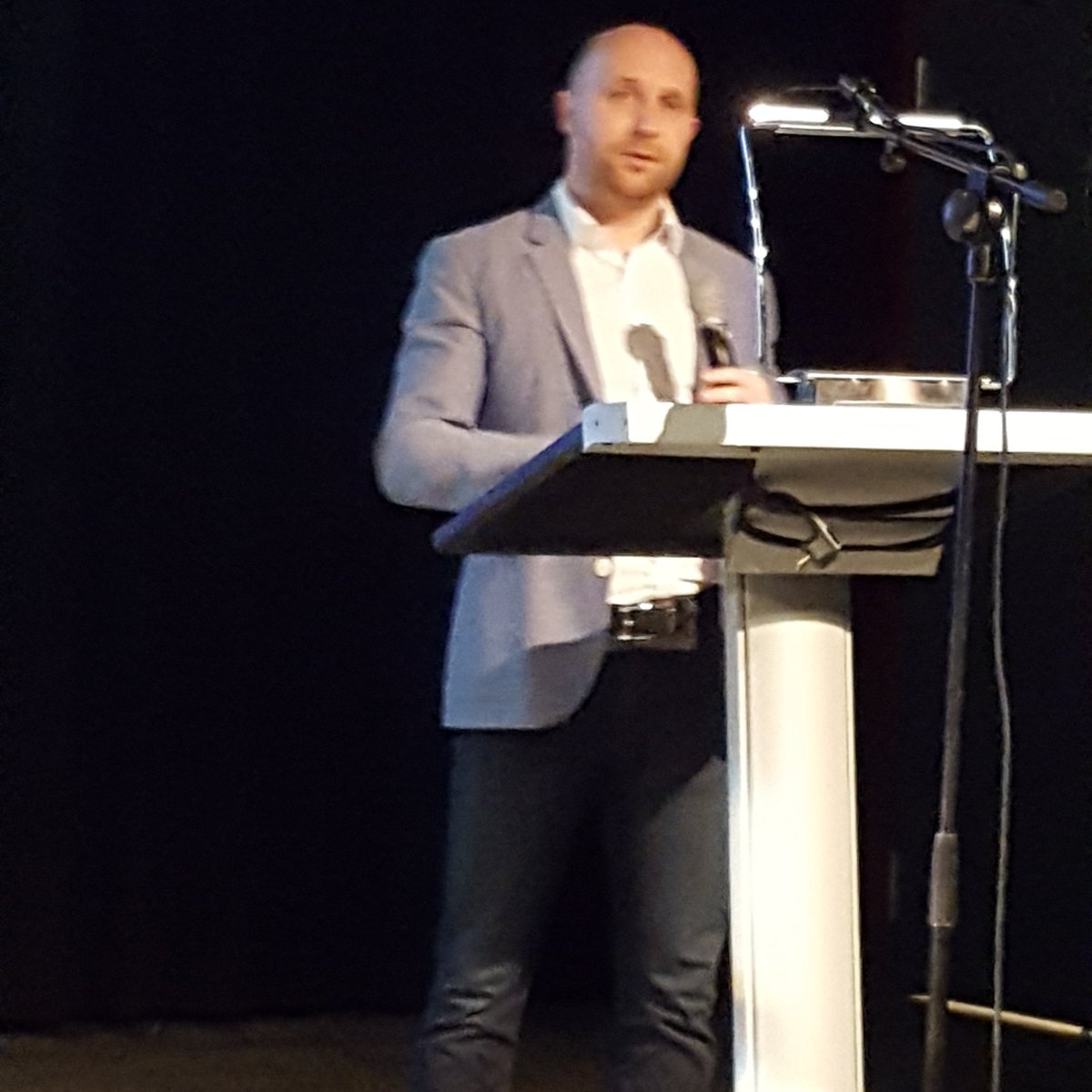 Interesting talk on developments towards multi-organ on chip by Reyk Horland of TissUse during our symposium today. #saxion #nanobio #organonachip #labonachip