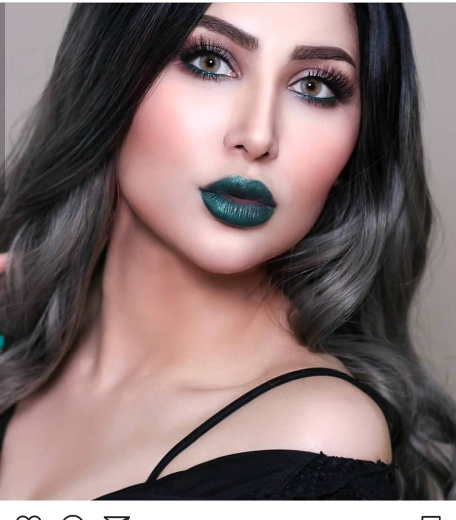 أفتقد رائحة شعركِ، ضحكتك و اكاذيبك 

#محابر_عراقية 
#فاكهة_الحب