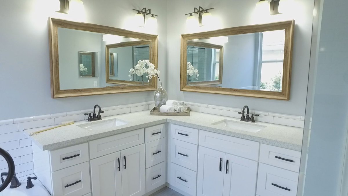 If you missed FLIP WARS last night, check out some of the productions stills if our cabinets! The designers did an awesome job. Can't wait for the next episode!