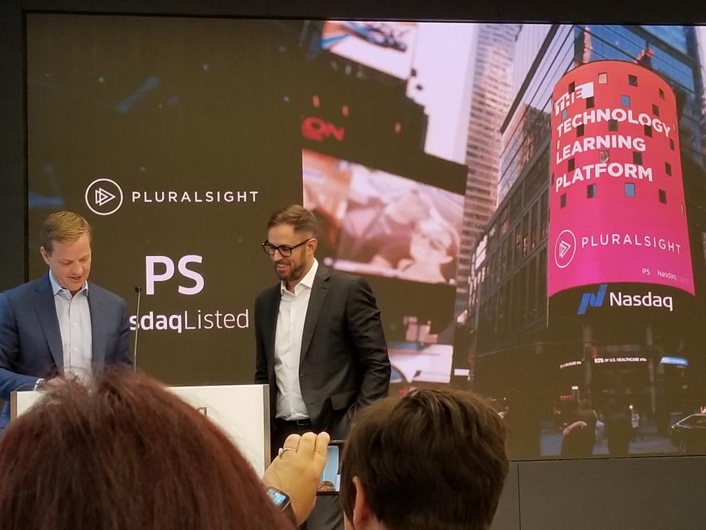 DeborahKurata's tweet image. Aaron signing the certificate making the IPO official. @pluralsight. #pluralsightipo @skonnard