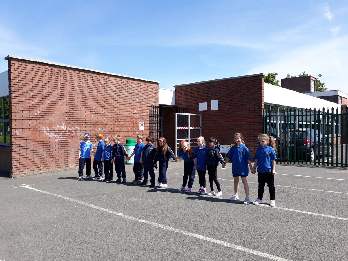 Teach_Mitchell's tweet photo. We had outside #PE today because it was so sunny and warm. We ran a lap of the yard in 25seconds and then 20 seconds. Afterwards we played redrover #games #oldfashionedgames https://t.co/u8QXOw9Lqg