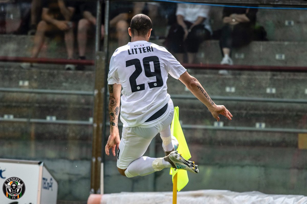 VeneziaFC_IT's tweet photo. Con il goal di sabato contro la Cremonese, Gianluca Litteri è il nostro capocannoniere con 7️⃣ reti all'attivo!🦁⚽
#VFC #LeoniDentro #GL29 https://t.co/z6jOsxzR5U