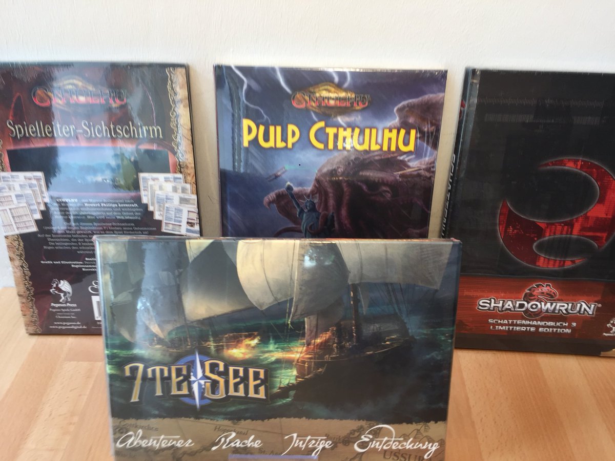 Freiburgspiel's tweet photo. Was gibts Neues #RPG Ausgabe! Sichtschirme für #Cthulhu und #7te See sowie neuen Lesestoff für Runner und solche, die es werden wollen. #Shadowrun https://t.co/CAw7F0o278