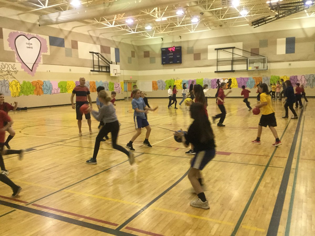 CFISPhysEd's tweet photo. #tbt to last week’s #PYPChallenge w @YYCfrench gr.5-6 Ss &amp; Parents! #connect #reflect #apply w #RightToPlay games principles. #JuniorLeaders leading the way #studentengagement #JeSuisCFIS #globalcitizens @RightToPlayCAN https://t.co/s0DdAqNHXA