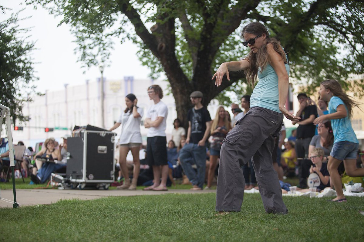 DiscoverDenton's tweet photo. Groovin' and movin' to the beat is common during @DentonMSA's #TwilightTunes! Be there tonight for the groovy tunes of 60s and 70s British Invasion cover band #ColorofTime: https://t.co/MAPaJgAVYE #dentoning #DentonMusic
📷 : @kbwats https://t.co/nktRxFkGeH