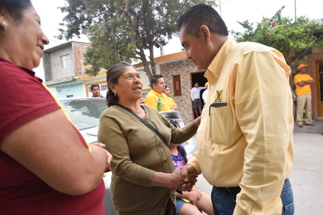 SerafinPrietoA's tweet photo. #SomosPRD #ContigoElCambioSigue #FelizJueves La colonia Unión Allende me recibió ayer por la tarde, demostrando su apoyo a este gran proyecto. 
Y me comprometí a seguir trabajando por el bienestar de esa colonia y las familias Santacrucenses. https://t.co/TdV8j1LoqR