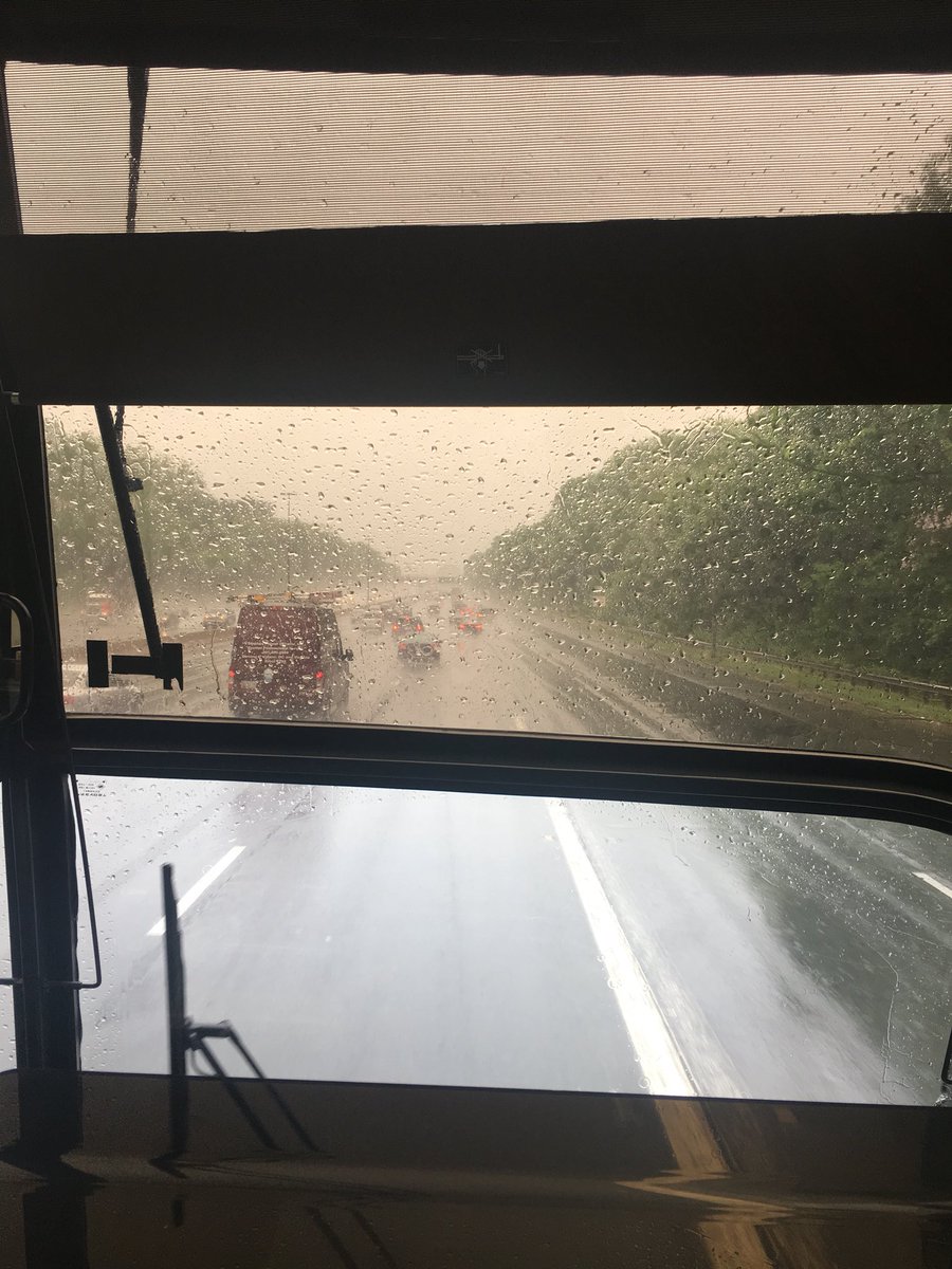 SMS8inDC's tweet photo. The view from the front.....lots of rain...and tail lights. https://t.co/8eBJoyOCwJ