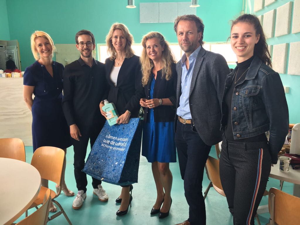 Gister kwam staatssecretaris, Economische zaken en Klimaat, <a href="/MonaKeijzer/">Mona Keijzer</a> op bezoek bij onze nieuwe vestiging in Den Haag. Het was een gezellige inspirerende middag! #DenHaag #dogood #impact #storytelling #inspiring