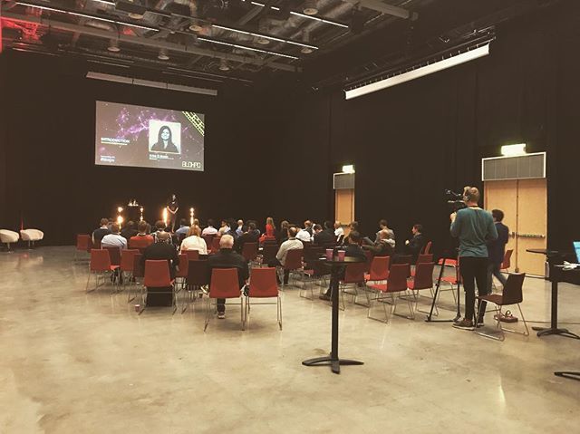 nawarette's tweet photo. An empty room at the ‘decentralised energy system’ session at the europe’s largest blockchain conference #bloxpo .. well, that speaks a lot for itself, right? 🙄 https://t.co/srqtiOticG https://t.co/Y5uwnsUbHL