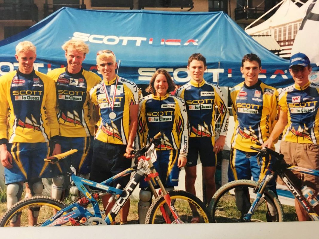 bikeonscott's tweet photo. Thanks Julien Absalon for pushing our sport to new levels. It’s been an honour to be part of your journey! The hard battles and photo-finish sprints with Nino Schurter belong to the best entertainment the sport of mountain biking has ever seen.
#julienabsalon #legend https://t.co/lEzb9vOzsR