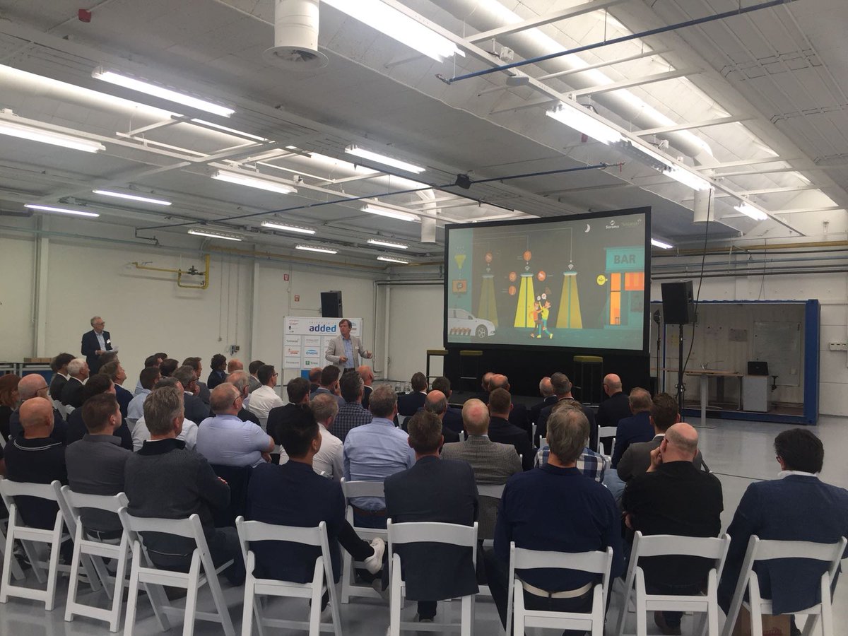 sustainder's tweet photo. Aanwezig bij de stakeholdersbijeenkomst van Technologies Added in Emmen. Trots dat we als partner van het eerste uur betrokken zijn bij de ontwikkeling van deze unieke @SharedFactory. Gefeliciteerd met de opening van de eerste flexibele productielijn! 🍾 https://t.co/qyFdbMmXOD
