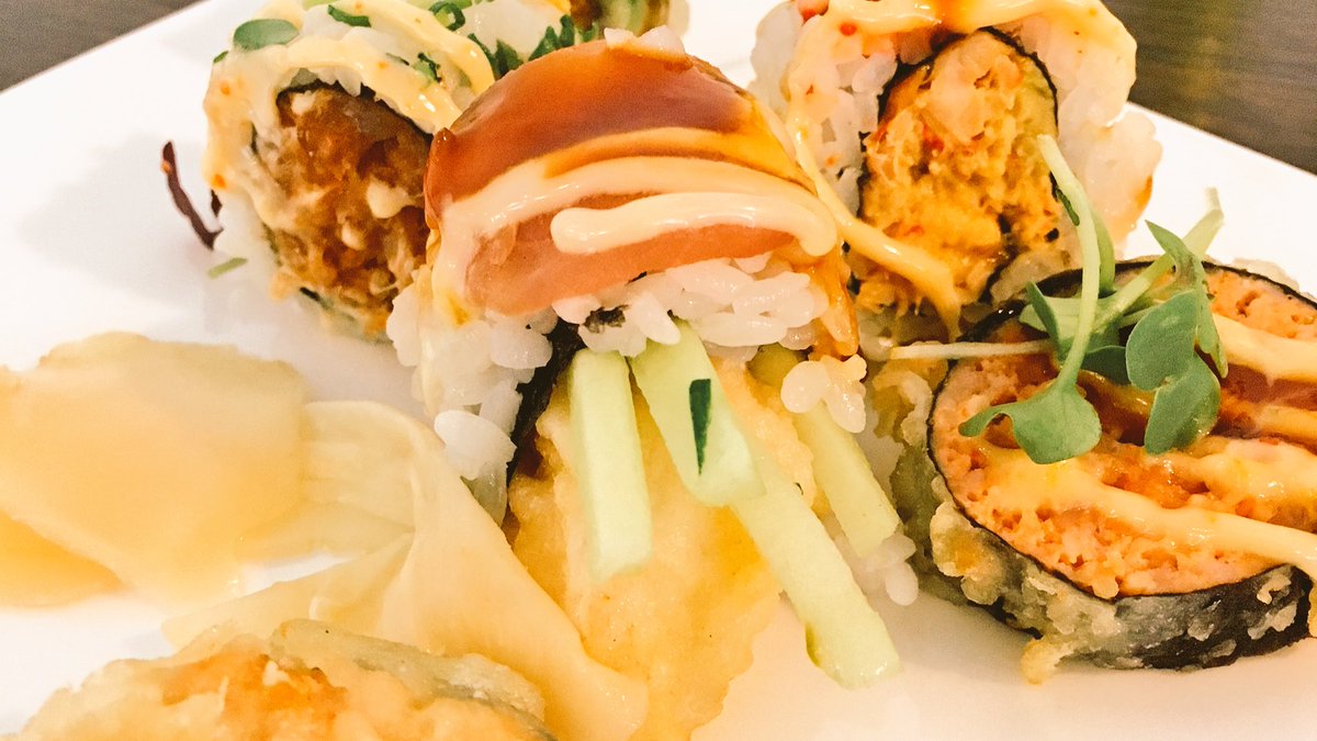 SumChi's tweet photo. Also liebe @d2msummit Orga, die Vorträge sind ja schon mal gut, aber das Sushi in der Kaffeepause.... 👌🏻😅 #d2m18 https://t.co/7ZSBGjexGH