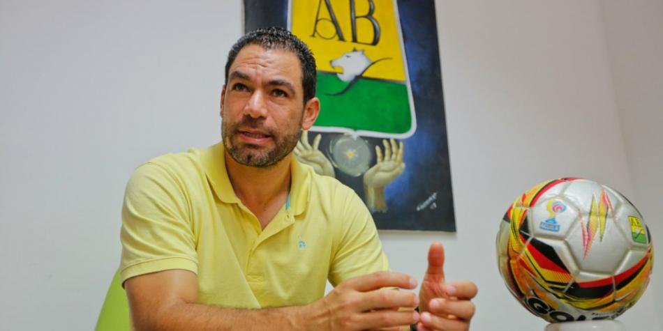 DOGORBiG's tweet photo. "El equipo sale a vacaciones este sábado e inicia pretemporada el día 12 de Junio" Ricardo Pérez asesor presidencial de @ABucaramanga en los micrófonos de @Cambiofrente5 en #Onda5 https://t.co/JWA477Qu0D