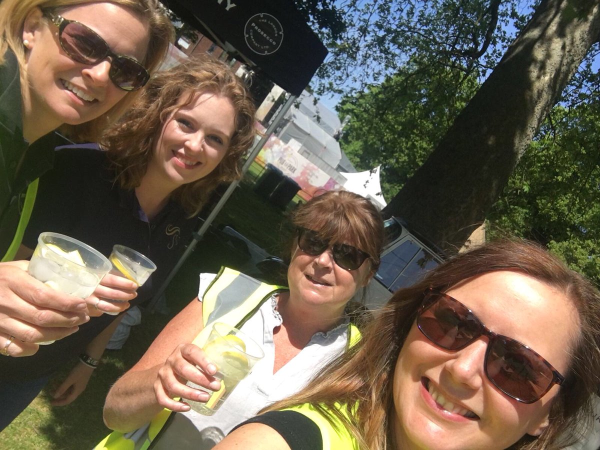 londonprosecco's tweet photo. We’re almost set for #PubinthePark #Marlow - the gates open in less than four hours, see you soon! #FinalCountdown #ProseccoBar #Prosecco #Fizz #Infusions #Cocktails #FizzCrew https://t.co/XfxUiziiEY