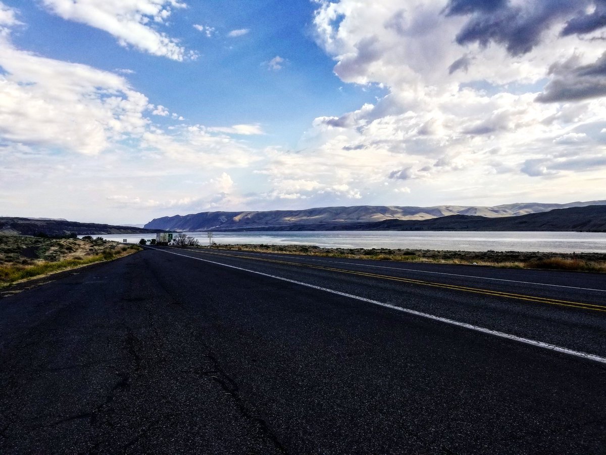 ZakHelmeid's tweet photo. Mountains, water, skies, roadways, and a camera to capture it all.
#washington #adventure https://t.co/9lNmX9GbMn