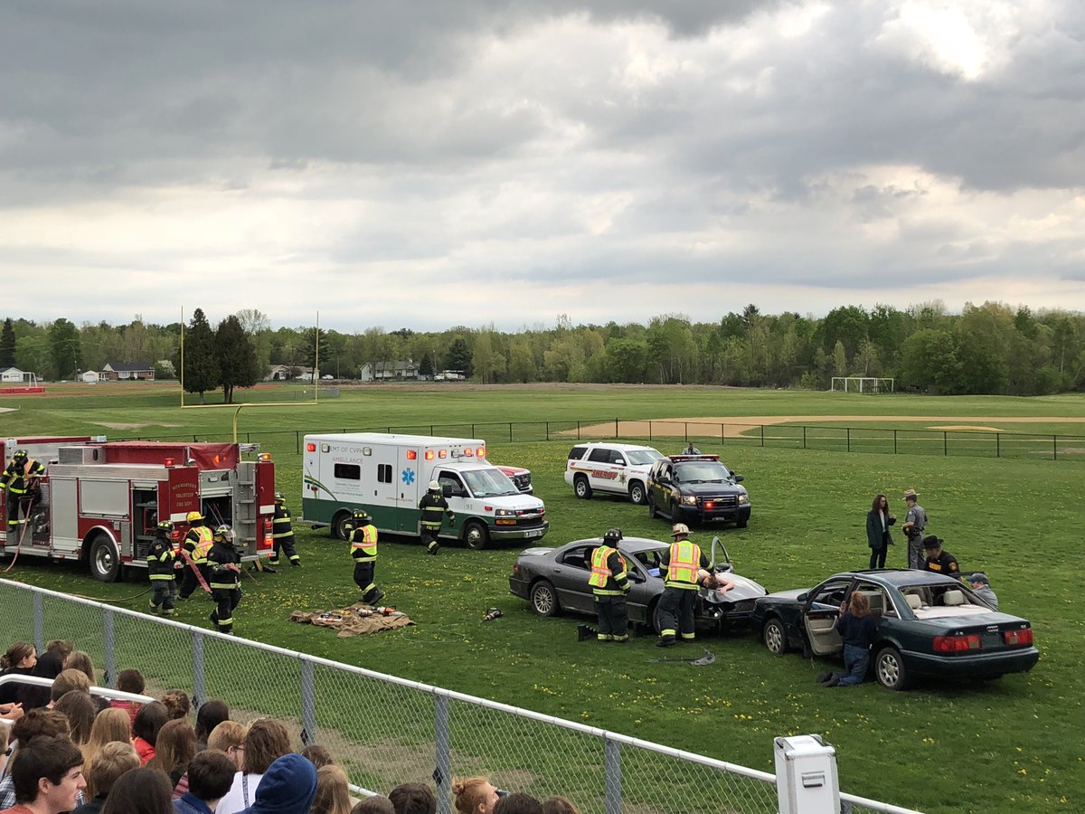 BeekmantownCSD's tweet photo. Thank you to our local authorities for helping us conduct a mock car crash at Beekmantown CSD to raise awareness for our students of the dangers of drinking and driving as well as distracted driving - #OperationProm is designed to save lives through education. #BCSDEaglePride https://t.co/GyHkMJmg9p