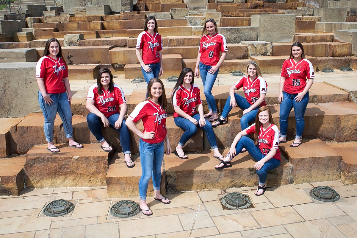 Moon Softball tweet media