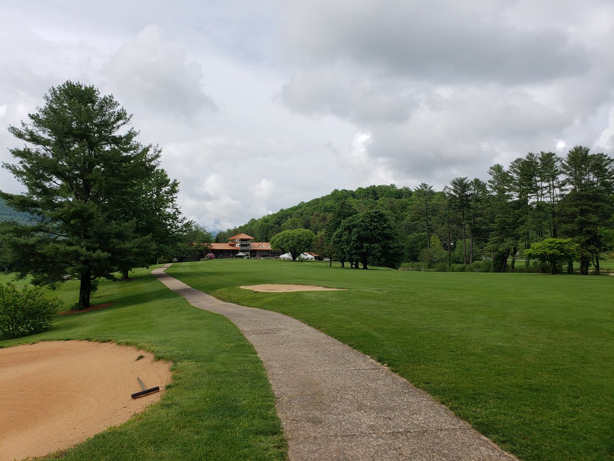 NCPackMann's tweet photo. Beautiful views at Waynesville Inn Golf Course yesterday. Thank the Lord for the weather breaks! @NCAPPA1 https://t.co/COfZ43fyhy