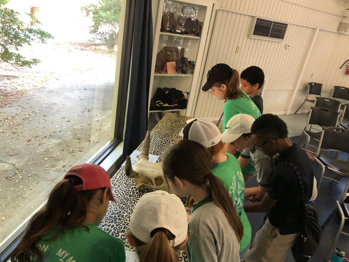 UpstanderBrand's tweet photo. #PRDepartment took a serendipitous opportunity while learning about #skullology at @BatonRougeZoo. Thanks Ms. Conni! #KindKidsAreCool #CaptainKindess #KidsToParks #NatParkTrust #EdCorps #EdCorpsThatShip https://t.co/uMBfTaJgnn