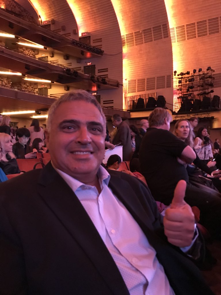 oriellamansur's tweet photo. Proud dad trying not to cry! We love you oriana !! Congrats! 🎉😭 #NYUCAS2018 https://t.co/D0tJfOFTmO
