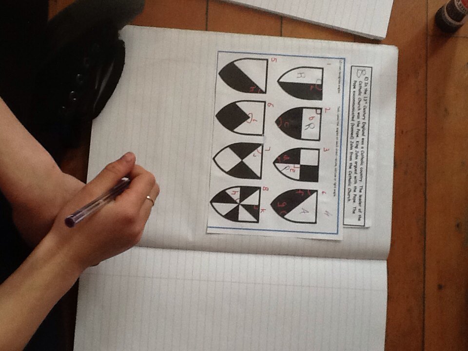 MerseyYear4's tweet photo. Finding angles in medieval shield designs #mpatopic #mpamaths @MerseyPrimary @JacquiOverfield https://t.co/5DUHUQdQzC
