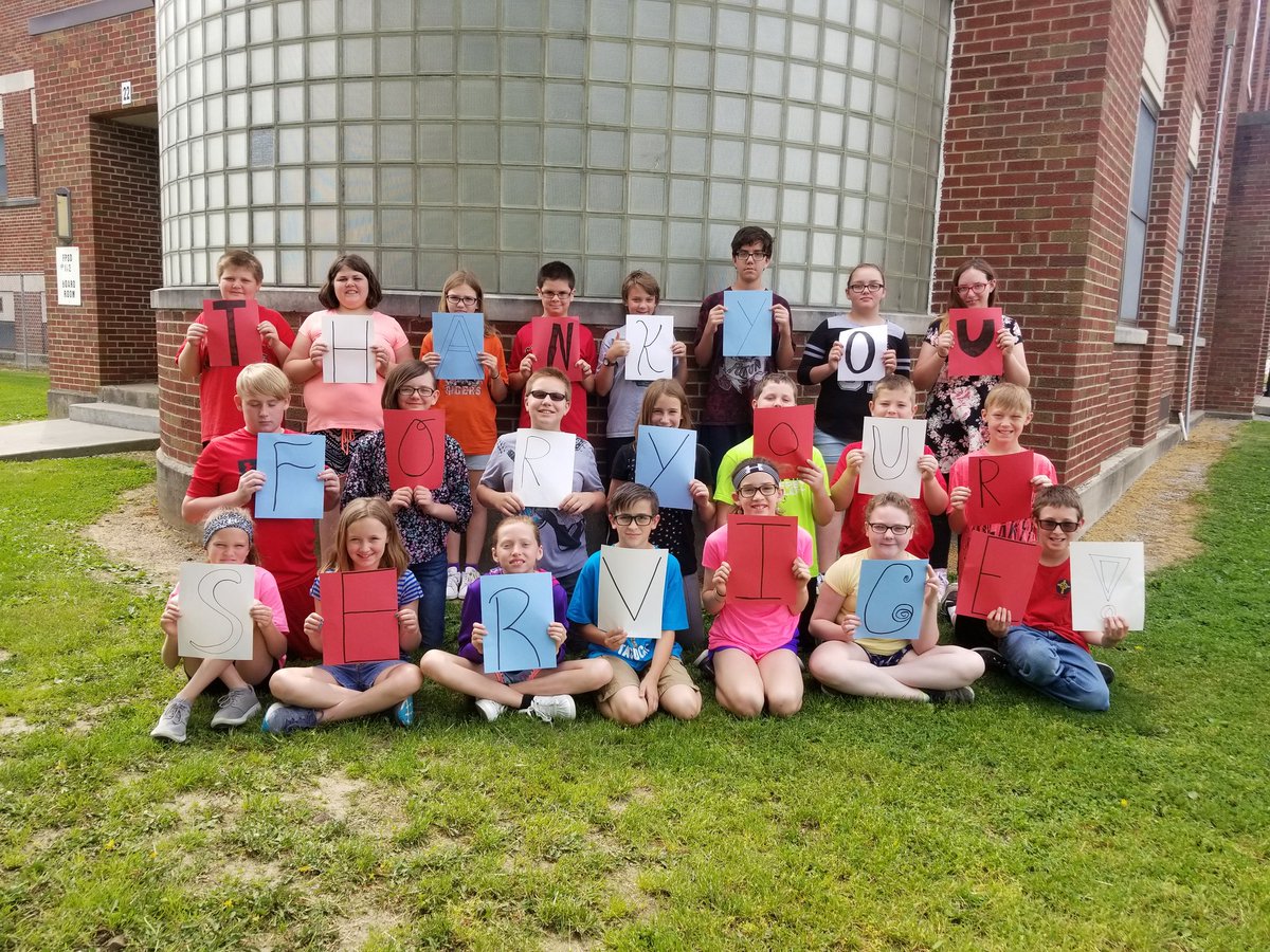 mrsharv98's tweet photo. I hope if they got anything out of class this year, they learned about sacrifices, respect for our country, and integrity! #learnwith112 https://t.co/fSLI59FjUf