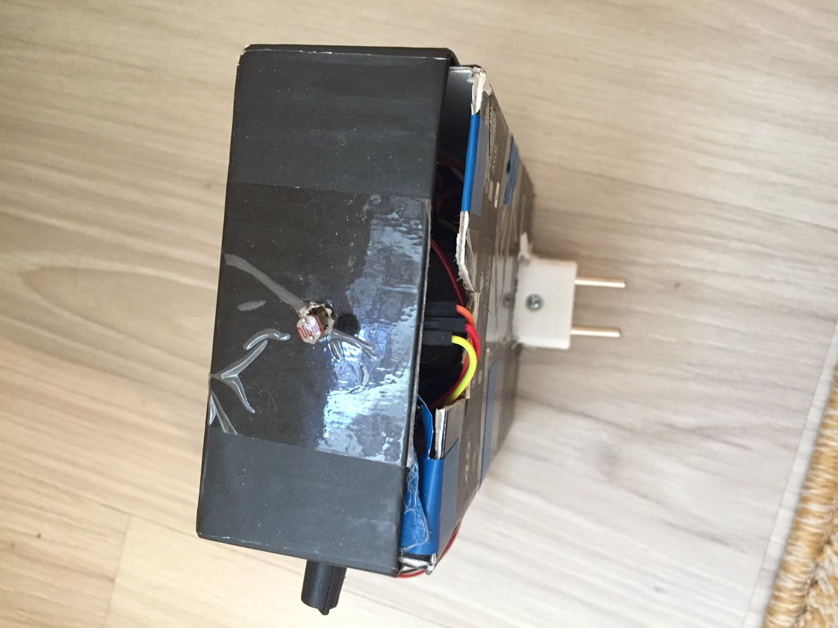 arda_uzunova's tweet image. @robotistan 
 #ArduinoD18 
#ArduinoProjemiz

Klasik proje olan gece lambasının aksine 220V AC ile çalışabilen bir priz.Kodlardaki LDR değerlerine takılı kalmaksızın yan tarafındaki potansiyometre ile değişik ortamlarda kullanılabilir.