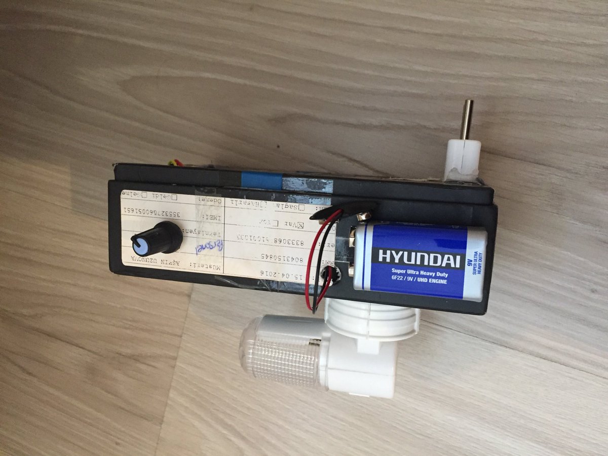 arda_uzunova's tweet image. @robotistan 
 #ArduinoD18 
#ArduinoProjemiz

Klasik proje olan gece lambasının aksine 220V AC ile çalışabilen bir priz.Kodlardaki LDR değerlerine takılı kalmaksızın yan tarafındaki potansiyometre ile değişik ortamlarda kullanılabilir.