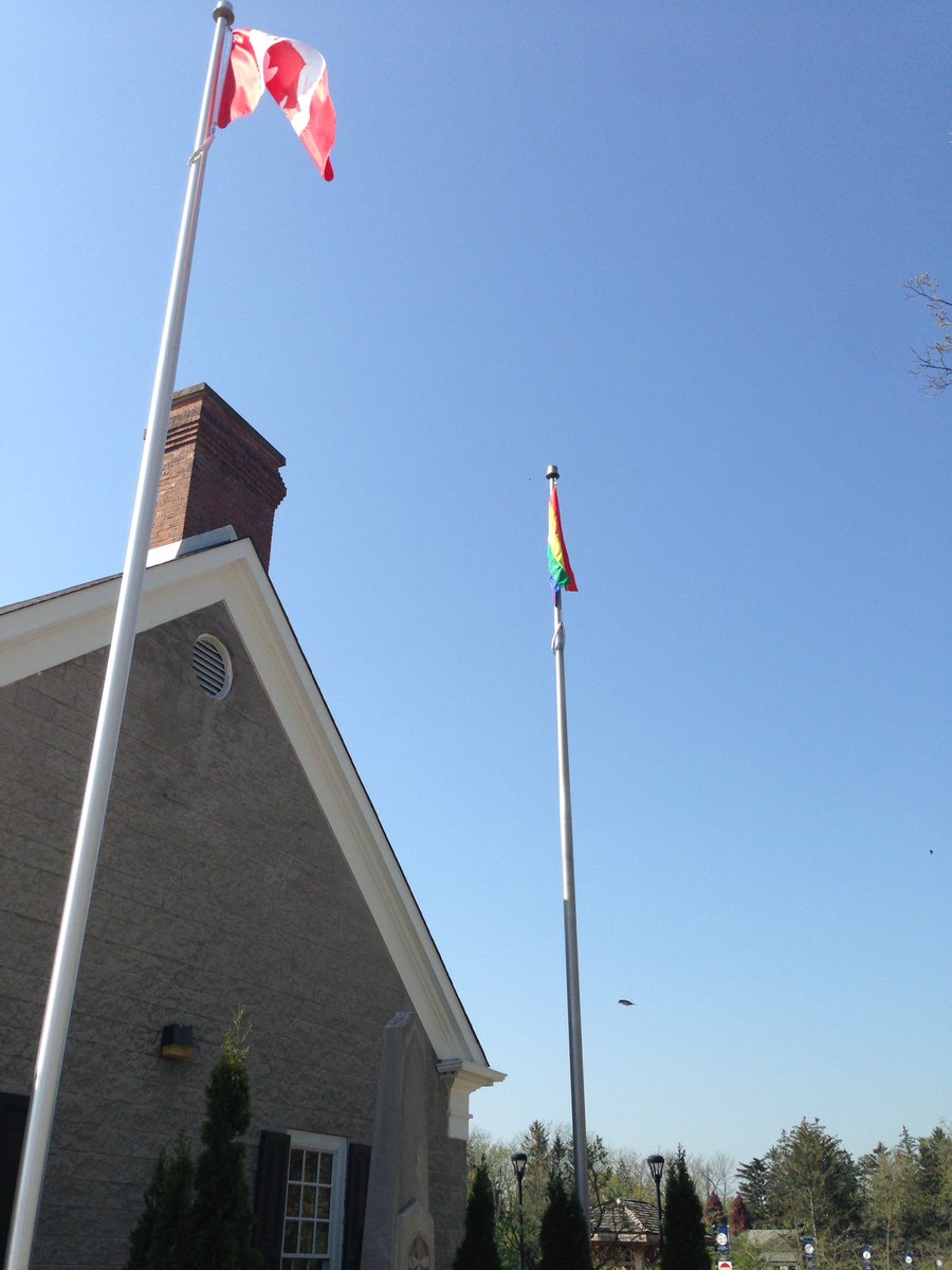 leannemladen's tweet photo. Proud to be teaching at a school that recognizes the importance of International Day Against Homophobia, Transphobia and Biphobia #2018 #smls @StMildreds @cstevensmls #oakville #pride #IDAHOBIT2018 #IDAHOT https://t.co/WzIvYyegjf