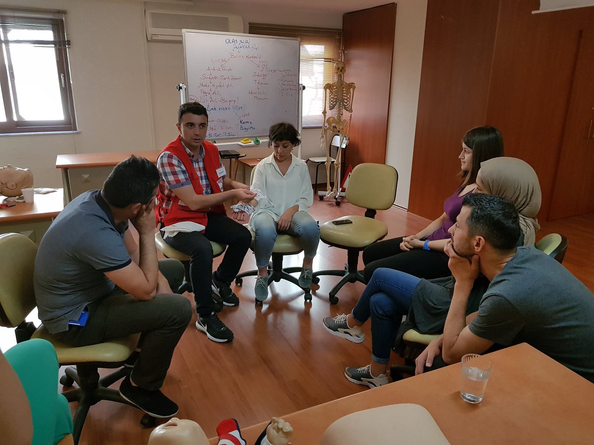 elif_elift's tweet photo. .@TurkKizilayi .@izmirkizilay Branch is providing First Aid Training for staff of .@WFP .@WFP_TR Izmir office.
.@TurkKizilayi .@izmirkizilay Şubesi tarafindan .@WFP Izmir çalışanlarına Temel İlk Yardım Eğitimi veriliyor.
#İlkYardımÖğrenHayatKurtar
#LearnFirstAidSaveLife https://t.co/nJFykf65UO