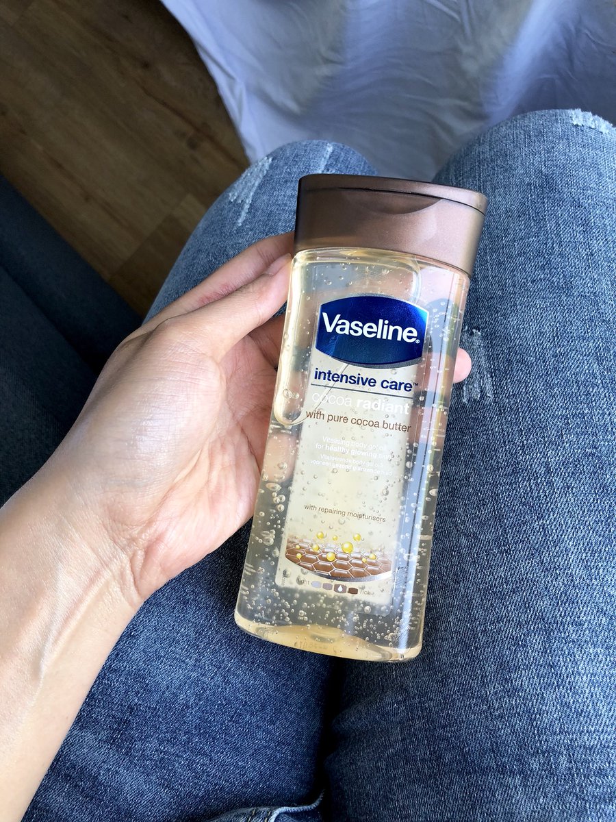 jenitalks's tweet image. ไอเทมผิวโกลว วาว เหมือนดื่มน้ำวันละ 20 แก้ว
หวีดไปแล้วในเพจ เพิ่งมีเวลาเล่นทวิตจ้า
โกโก้บัตเตอร์แบบเจลจากวาสลีน