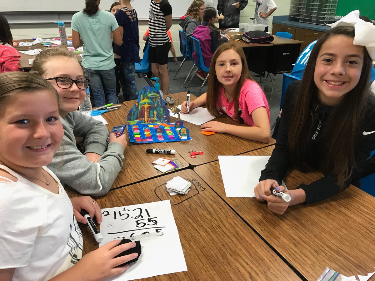 sphillips5th's tweet photo. Playing their math game they created!! #frenshare @BennettFISD https://t.co/KQdNb0BTWx