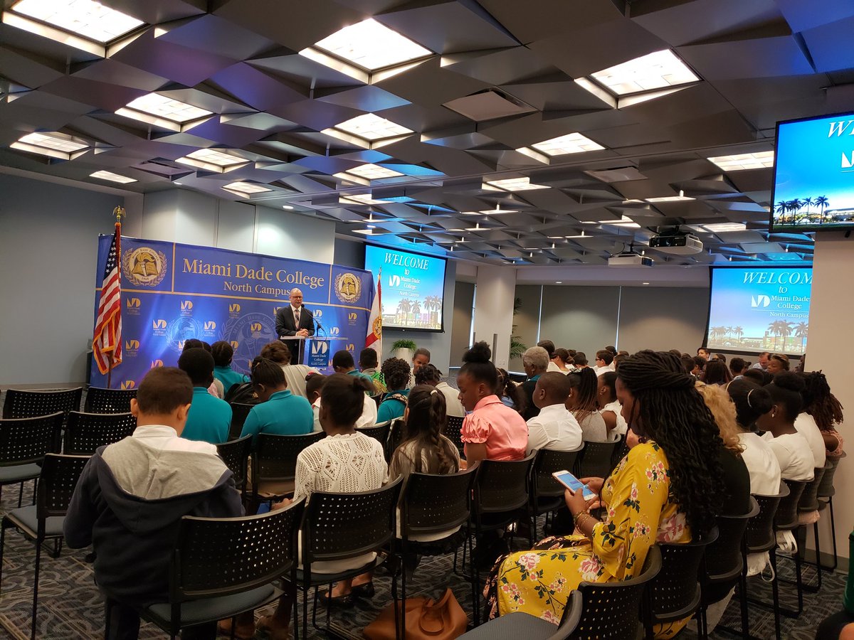 MDCPSAcademics's tweet image. The FIRST ever We The People competition for @MDCPS elementary students #practicedemocracy