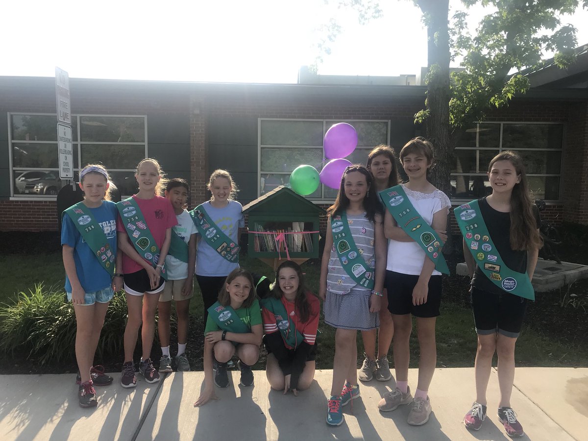 WoertherElem's tweet photo. Our fifth grade Girl Scouts made a beautiful Little Library that is free to all kids and promotes reading!! #woertherelementary @DrDaveCobb @OneRockwood #fifthgrade https://t.co/mS3jaZenRq