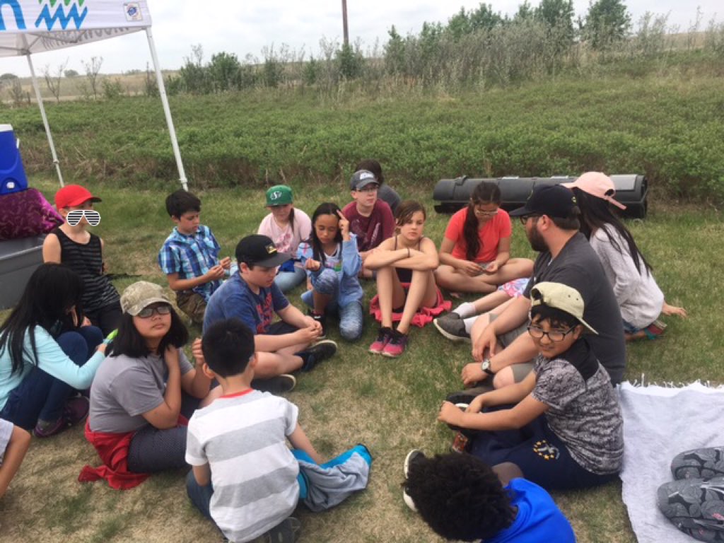BrevoortPark's tweet photo. @nancy_barr9  and Grade 4/5 took their learning out to the Northeast Swale today with Kenton from @Meewasin and @JosephNaytowhow as part of the Nature City Festival. Great learning and building strong connections to the land!  #spslearn #wildaboutyxe https://t.co/GyrniwyV5c