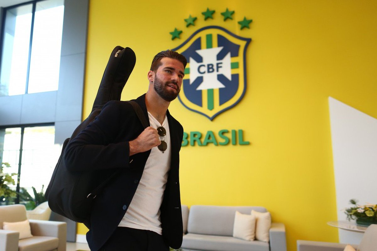 futmemes_'s tweet photo. como é / como deveria ser https://t.co/cKCTlPU9Se