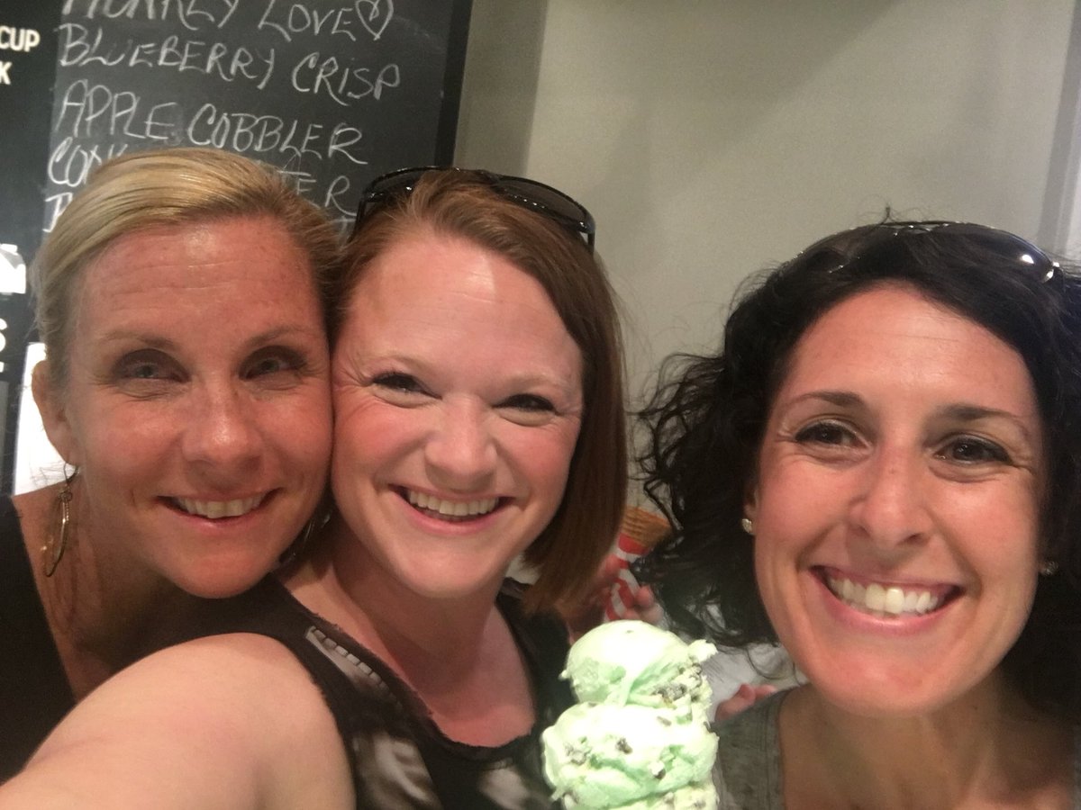 Kutz Cougars scooping up a great night at Sweet Pea’s in Doylestown! <a href="/Kutz1stgrade/">Kutz1stGradeMrsZ</a> @kutz4thgrade <a href="/CBKutzElem/">Paul W. Kutz Elem</a>