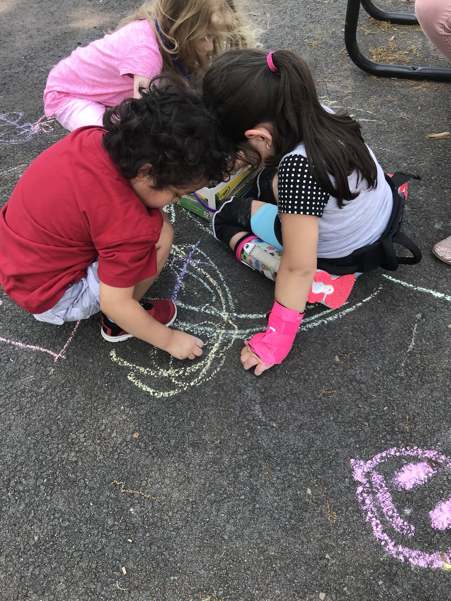 We love drawing with chalk, while enjoying the warm, beautiful weather ☀️ <a href="/srd1218/">Stephanie</a> @VDVprincipal <a href="/TanyaEMcDonald/">Dr. Tanya McDonald</a> <a href="/VdvAbaPreschool/">VDV ABA Preschool</a>