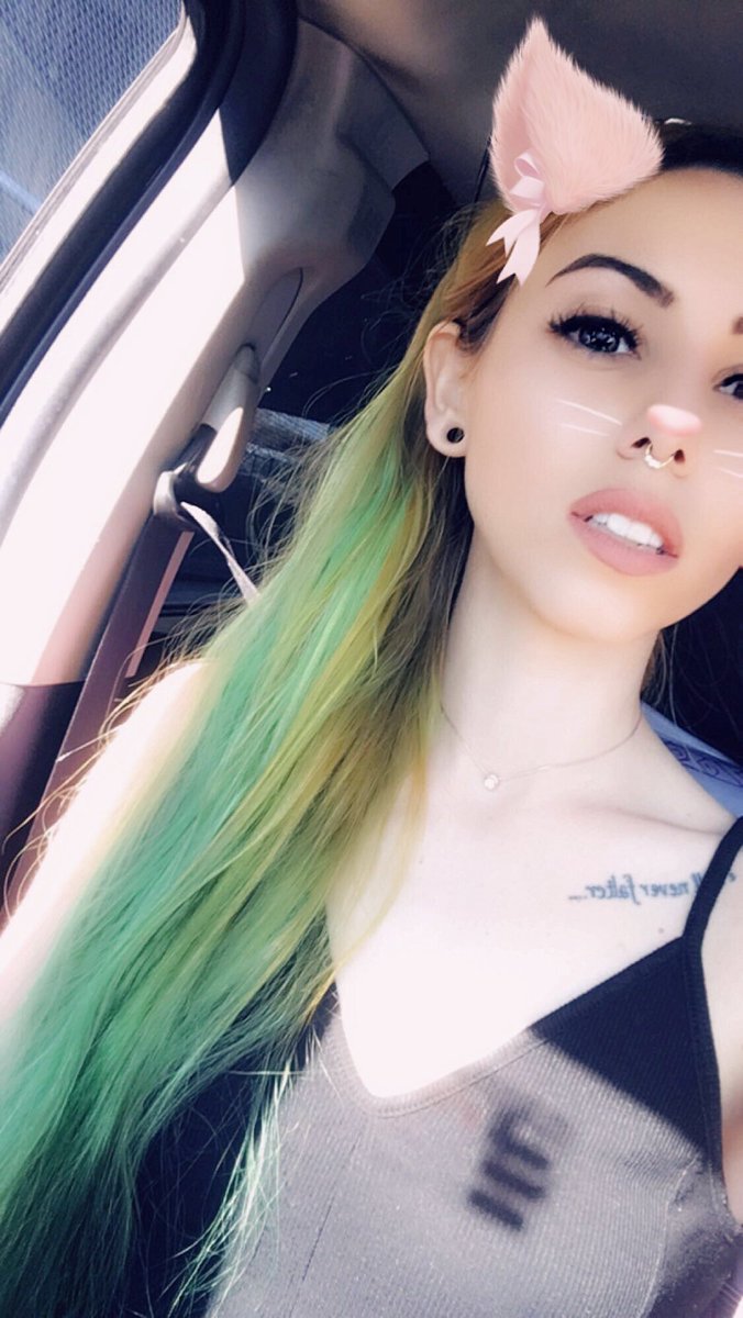 miss__insanity's tweet photo. I almost didn't make it to 2018, but here we are, 5.5 months in... I'm 25, gaining weight, i co-own a company, &amp; i'm in a happy and healthy relationship. #canonlygoup #whatsrockbottom? #depressioncansuckmyclit #iwonbitches https://t.co/qarPZt8ZSY